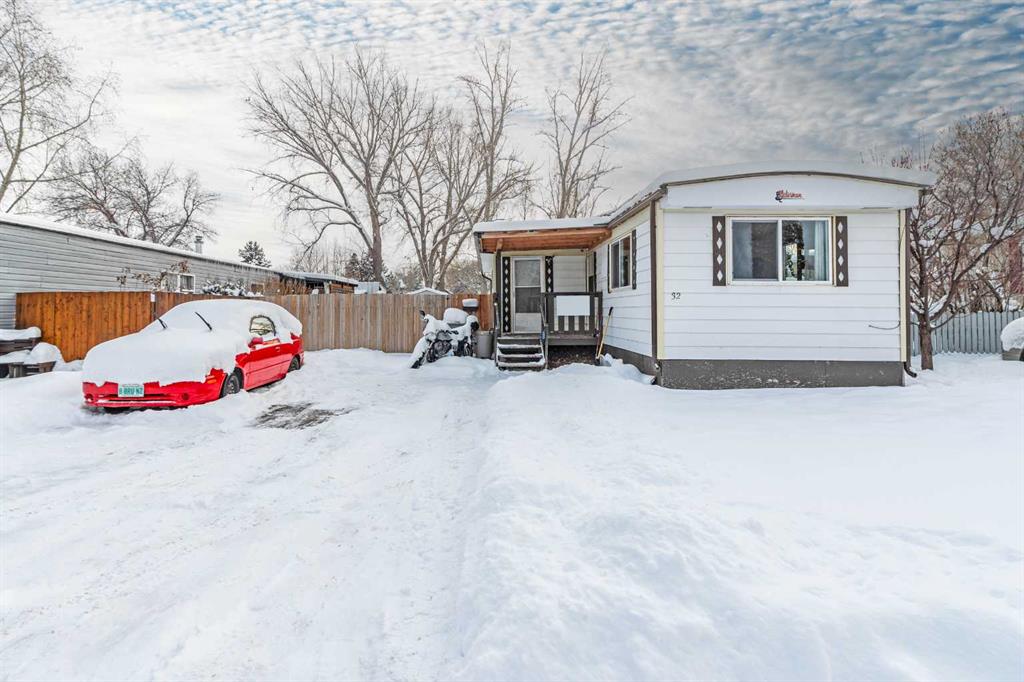 Picture of 32, 4000 13 Avenue SE, Medicine Hat Real Estate Listing