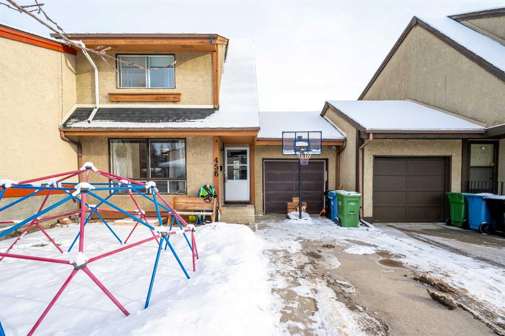 Picture of 456 Cannington Close SW, Calgary Real Estate Listing