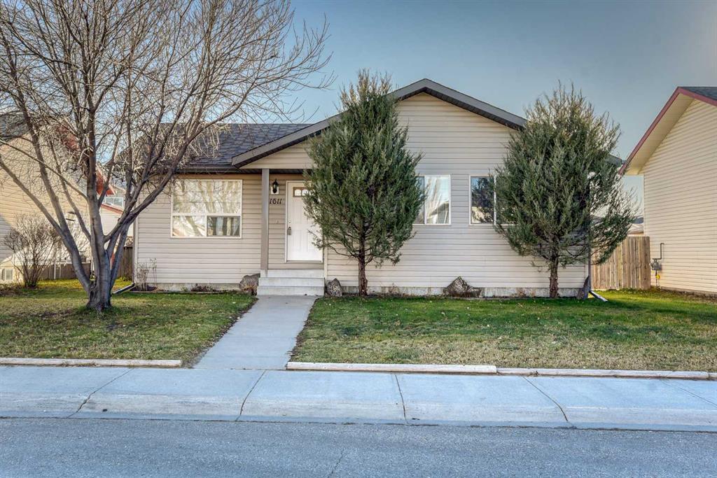 Picture of 1611 Strathcona Gate , Strathmore Real Estate Listing