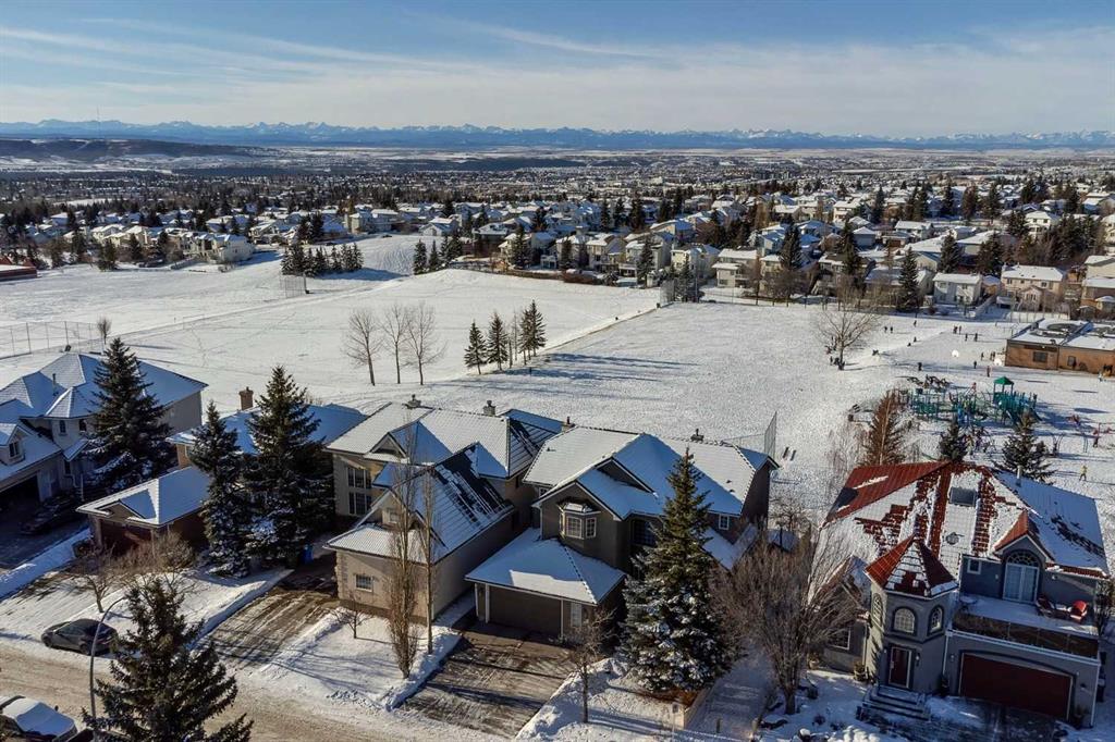 Picture of 32 Hawkmount Heights NW, Calgary Real Estate Listing