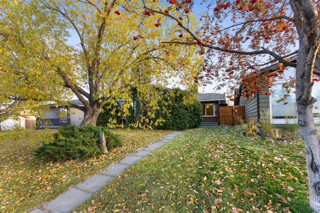 Picture of 11 Midbend Crescent SE, Calgary Real Estate Listing