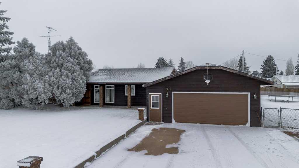 Picture of 740 2 Street S, Grassy Lake Real Estate Listing