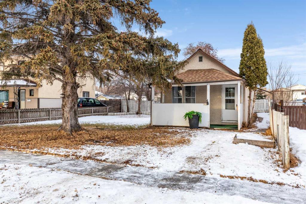 Picture of 946 4 Street SE, Medicine Hat Real Estate Listing