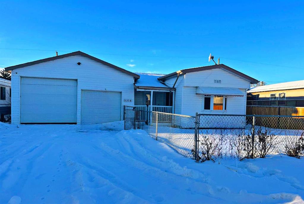 Picture of 5314 49 Street , Daysland Real Estate Listing