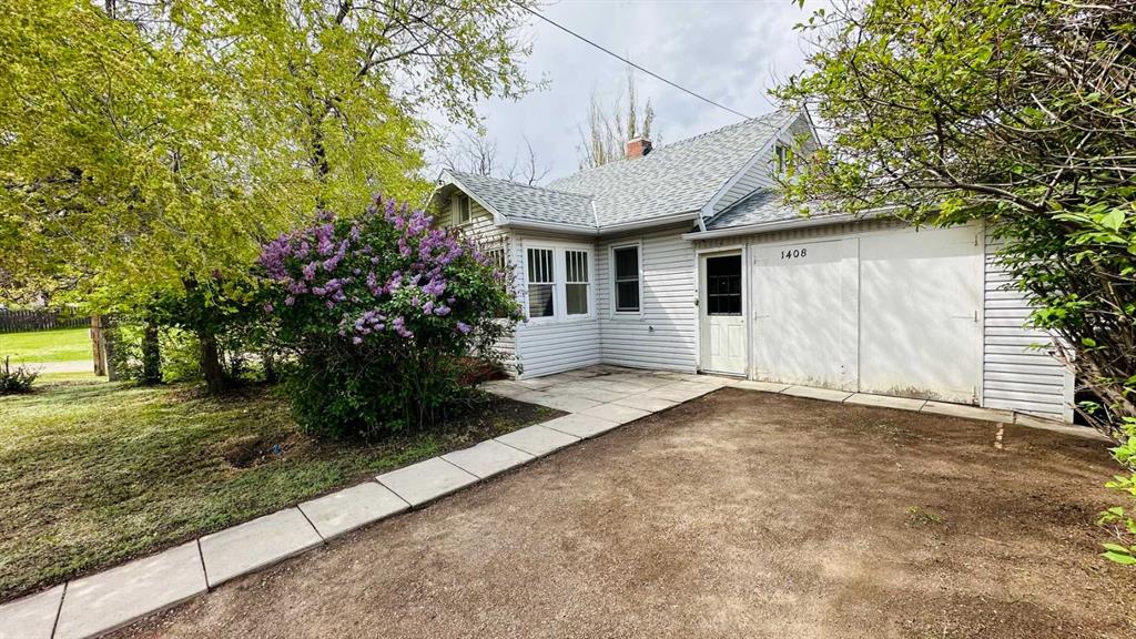Picture of 1408 4 Avenue SW  , Drumheller Real Estate Listing
