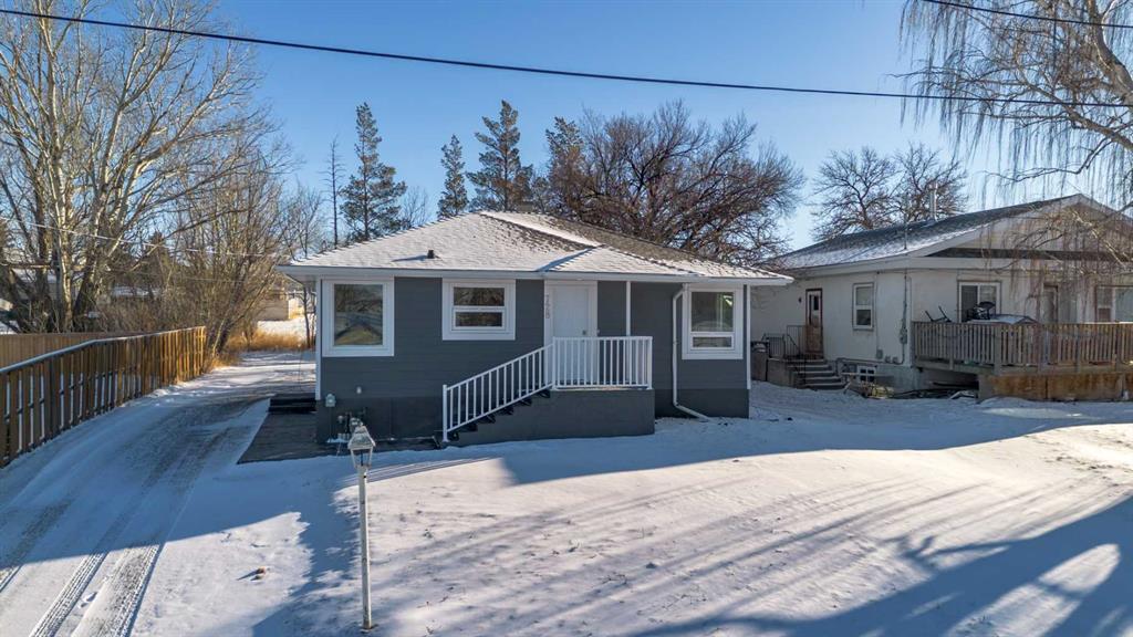 Picture of 728 Main Street W, Cardston Real Estate Listing