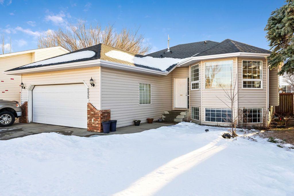 Picture of 111 Strathaven Crescent , Strathmore Real Estate Listing