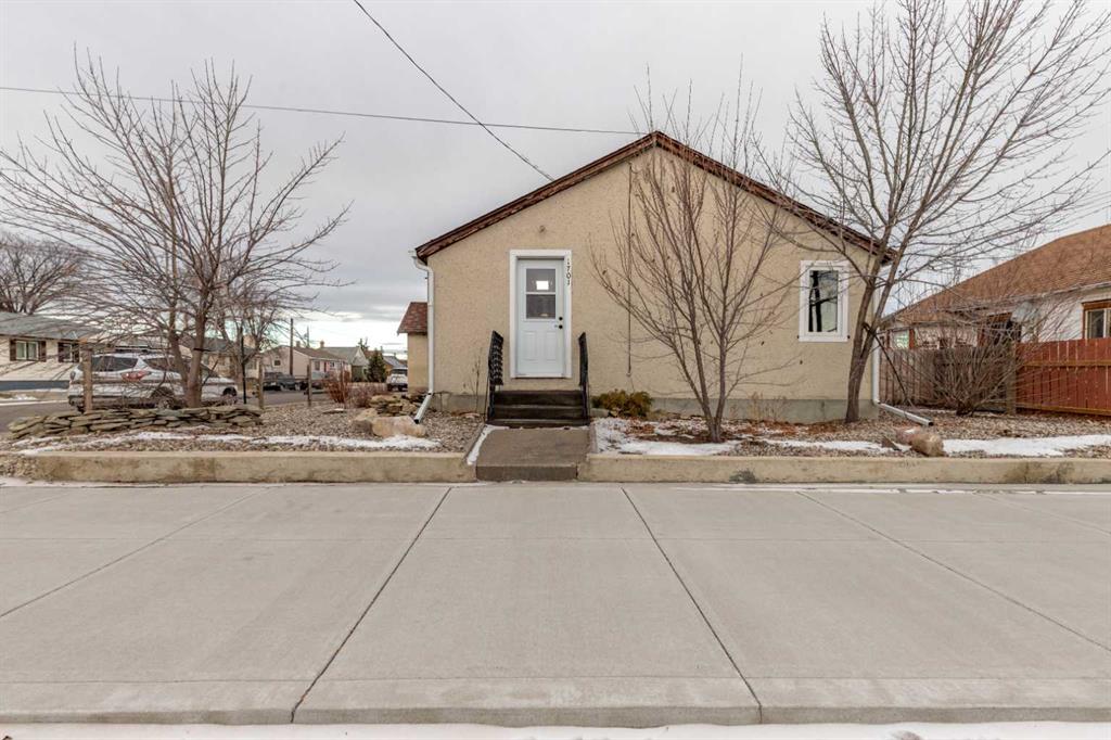 Picture of 1701 2 Avenue , Fort Macleod Real Estate Listing