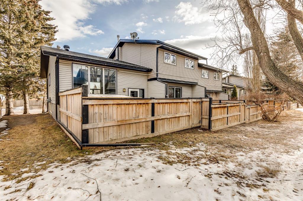 Picture of 9, 51 Big Hill Way SE, Airdrie Real Estate Listing