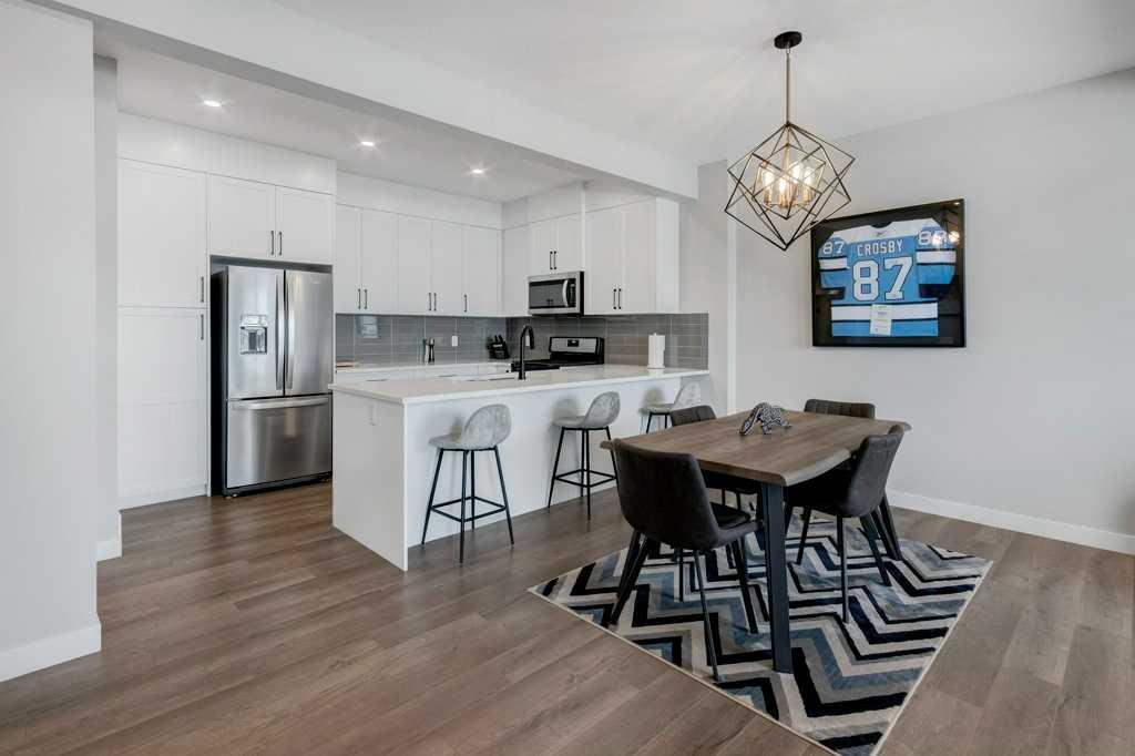 Picture of 141 Crestridge Common SW, Calgary Real Estate Listing