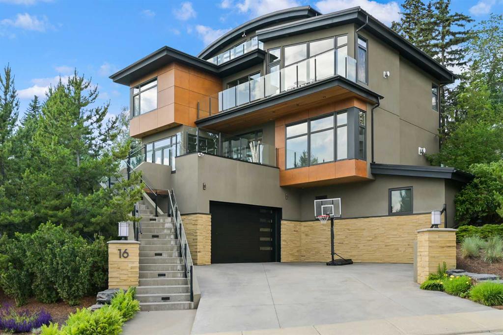 Picture of 16 Hawthorne Crescent NW, Calgary Real Estate Listing