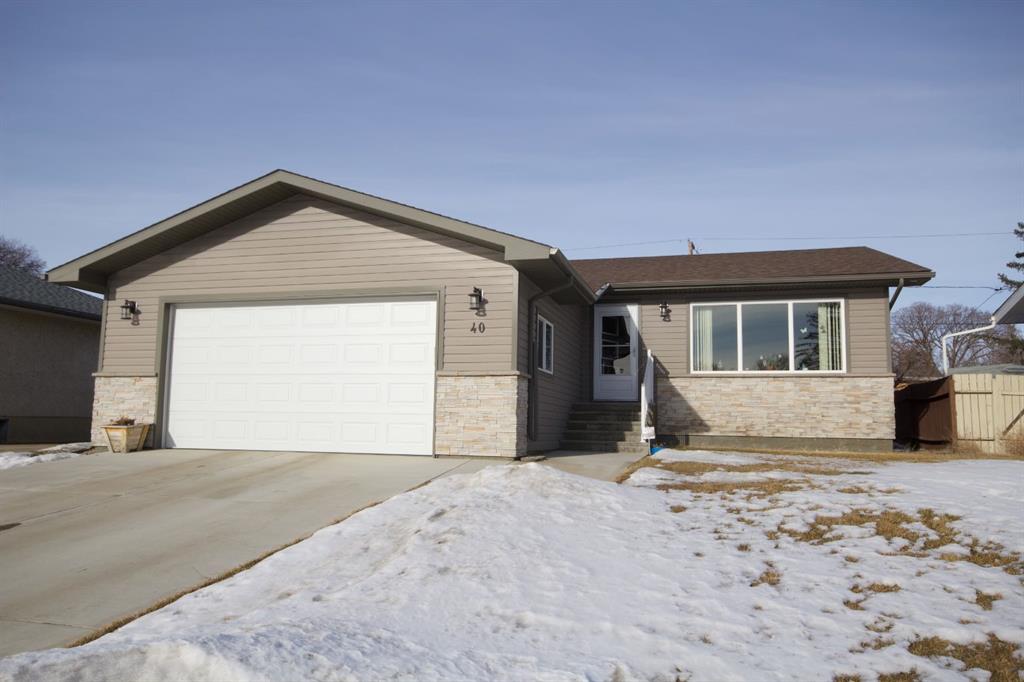 Picture of 40 12 Street NW, Medicine Hat Real Estate Listing