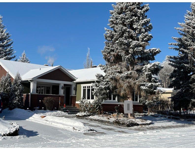 Picture of 2917 Lathom Crescent SW, Calgary Real Estate Listing