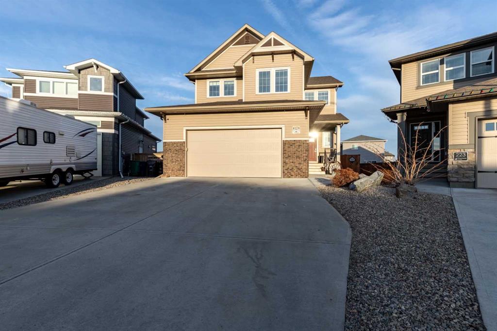 Picture of 219 Moonlight Cove W, Lethbridge Real Estate Listing