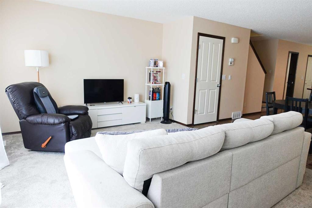 Picture of 195 Cranberry Green SE, Calgary Real Estate Listing