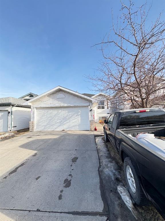 Picture of 335 Applewood Drive SE, Calgary Real Estate Listing