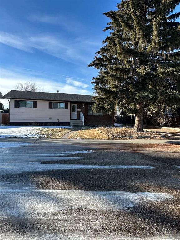 Picture of 17 Castelani Crescent SE, Medicine Hat Real Estate Listing