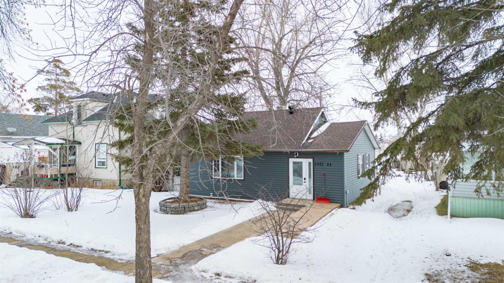 Picture of 4913 44 Street , Stettler Real Estate Listing