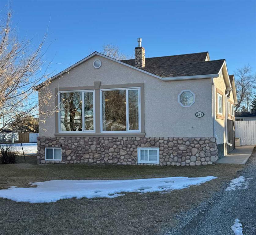 Picture of 248 3 Street E, Cardston Real Estate Listing