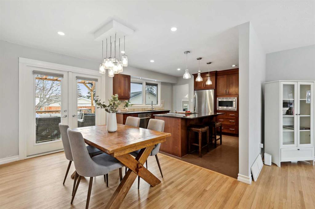 Picture of 92 Gainsborough Drive SW, Calgary Real Estate Listing