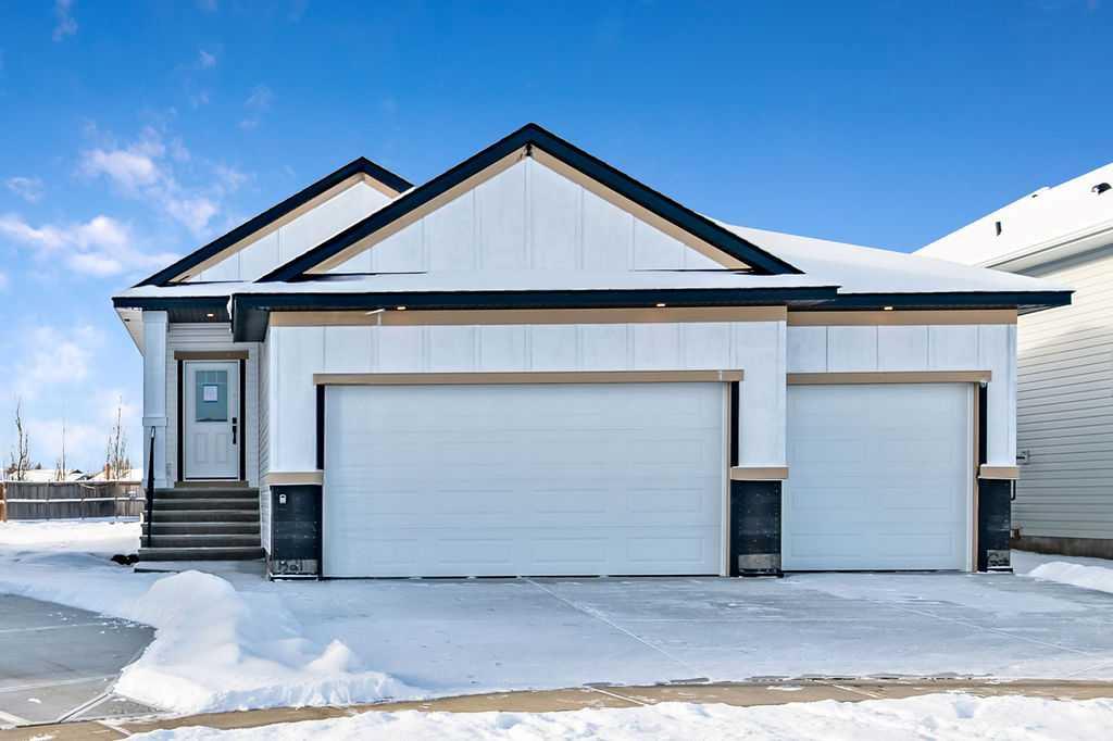 Picture of 821 Hampshire Crescent NE, High River Real Estate Listing