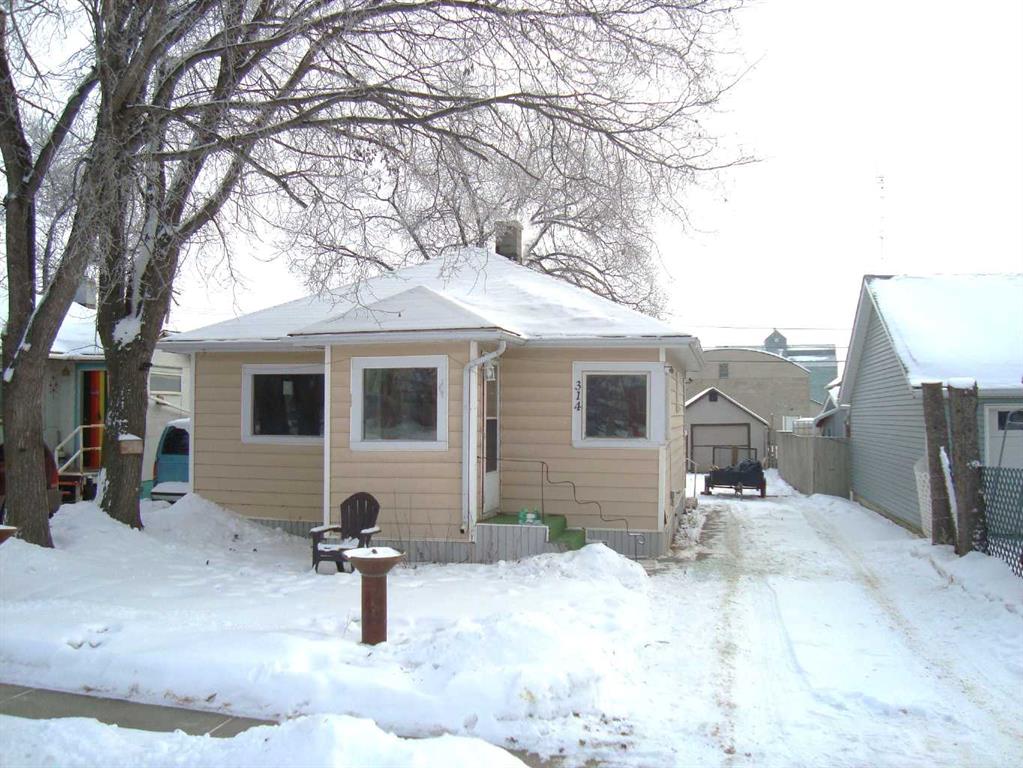 Picture of 314 Poplar Avenue , Trochu Real Estate Listing