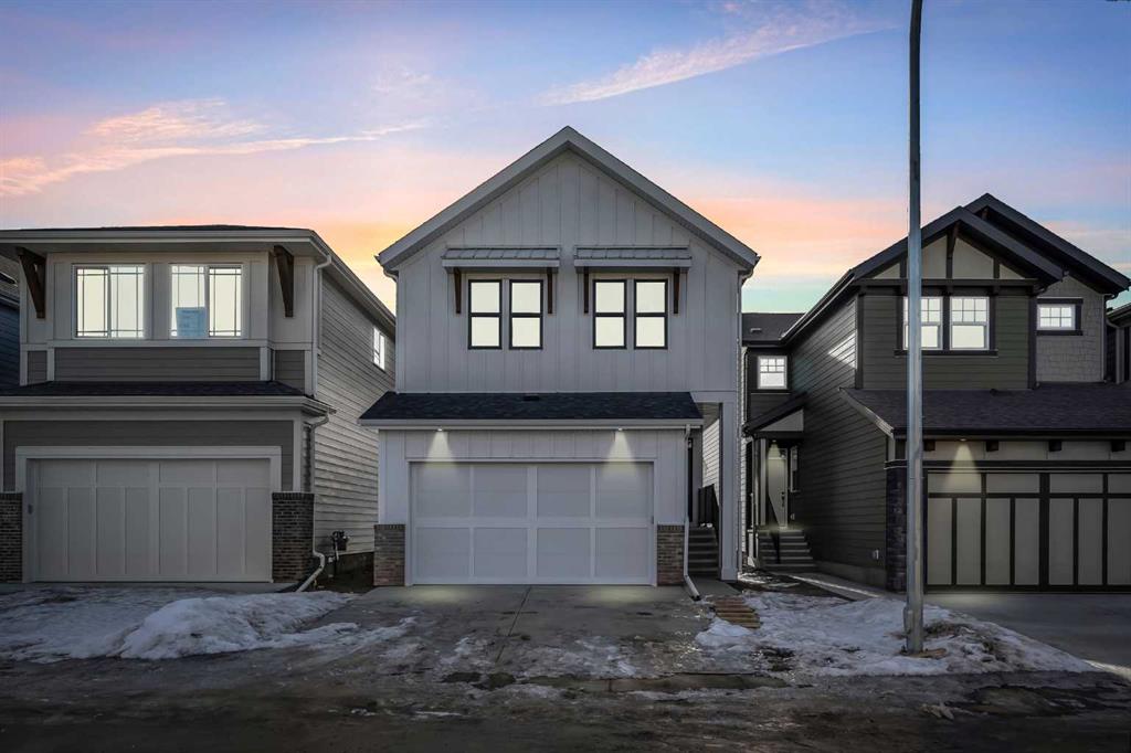 Picture of 330 MAGNOLIA Way SE, Calgary Real Estate Listing