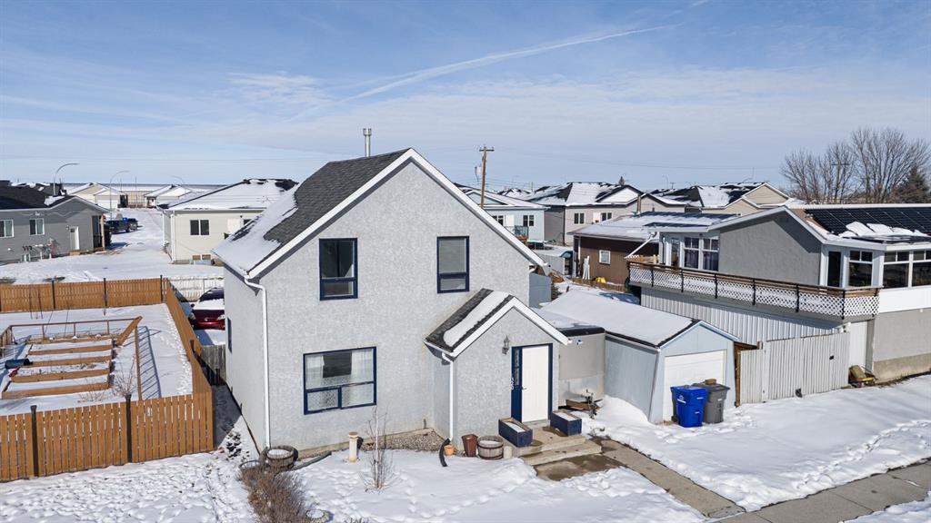 Picture of 320 55 Avenue W, Claresholm Real Estate Listing