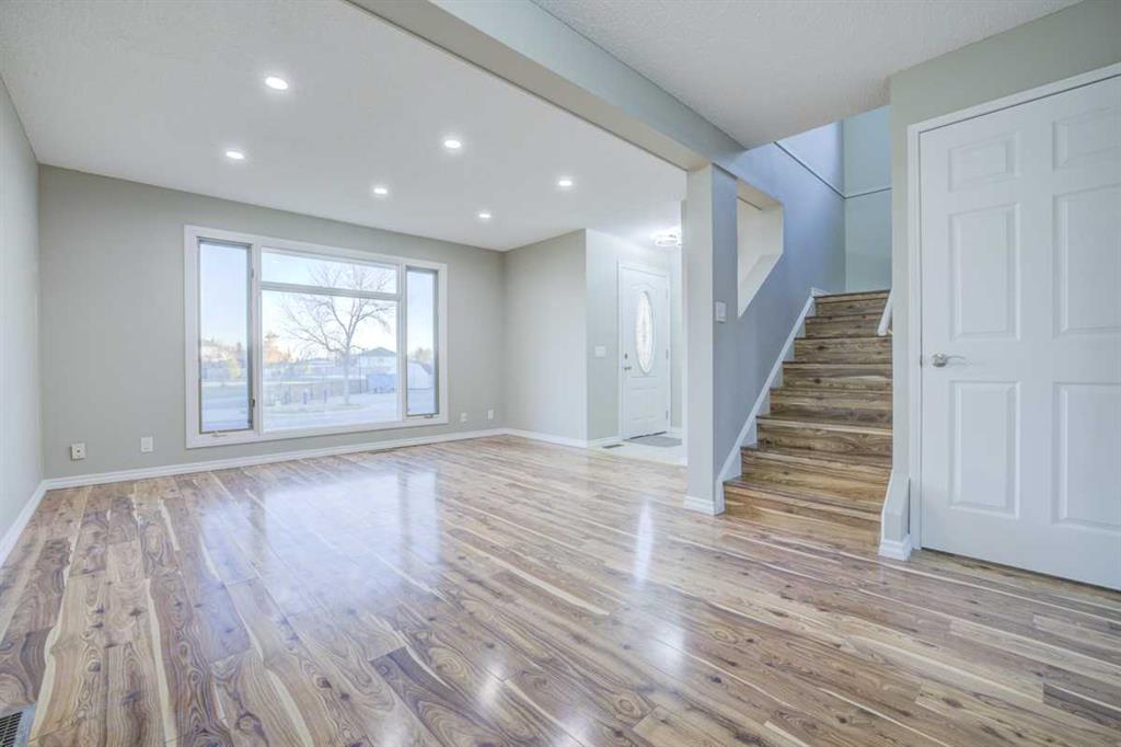 Picture of 171 Erin Woods Drive SE, Calgary Real Estate Listing