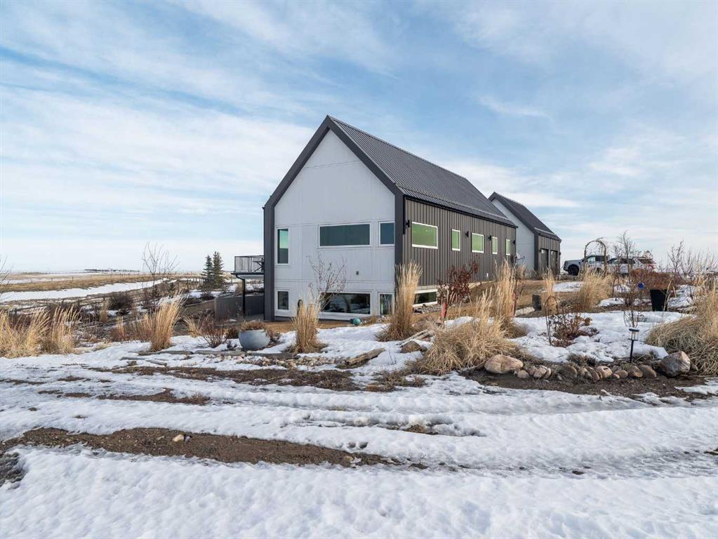 Picture of 304102 338 Avenue E, Rural Foothills County Real Estate Listing