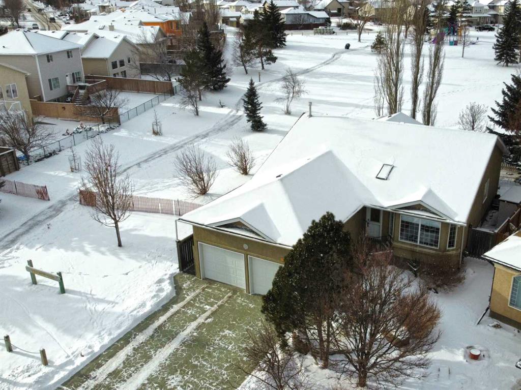 Picture of 10 Squamish Court W, Lethbridge Real Estate Listing