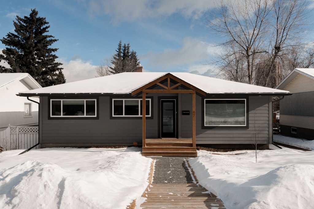 Picture of 47 Henefer Road SW, Calgary Real Estate Listing