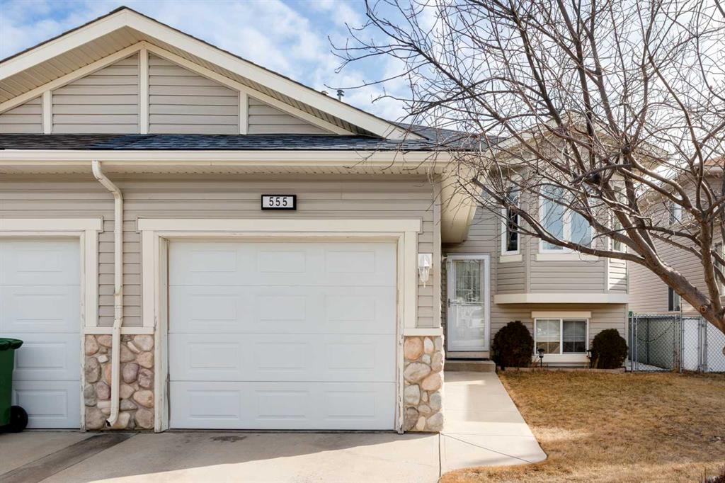 Picture of 555 Stonegate Way NW, Airdrie Real Estate Listing