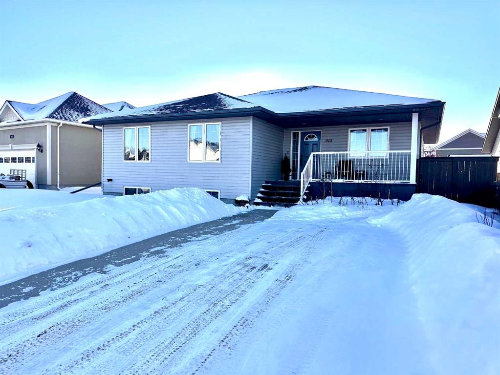 Picture of 910 29 Street , Wainwright Real Estate Listing