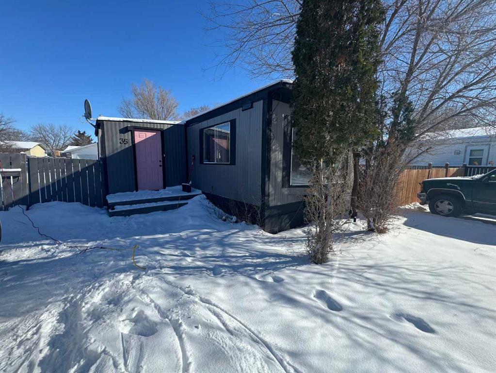 Picture of 35, 612 20 Street NE, Medicine Hat Real Estate Listing