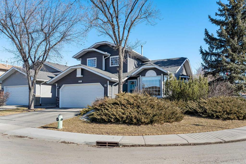 Picture of 604 Meadowbrook Bay SE, Airdrie Real Estate Listing