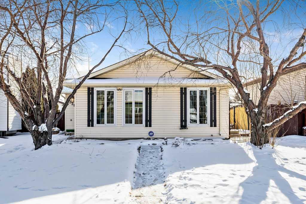 Picture of 228 Faldale Close NE, Calgary Real Estate Listing