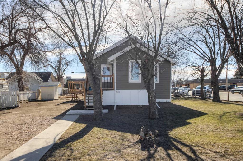 Picture of 1611 19 Avenue , Coaldale Real Estate Listing