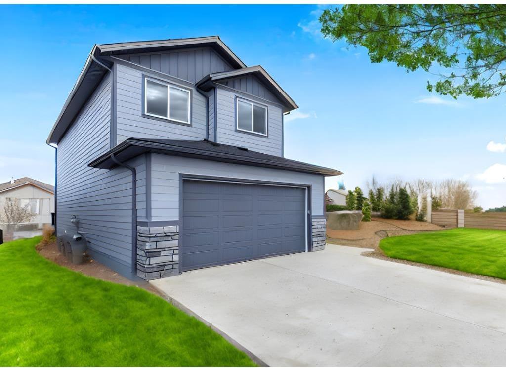 Picture of 700 Mandalay Link , Carstairs Real Estate Listing