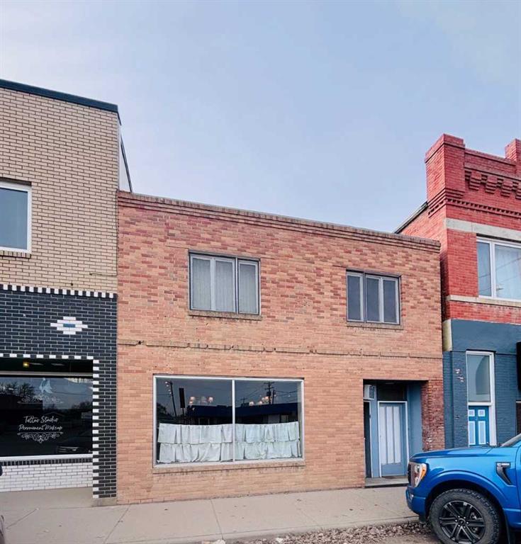 Picture of 4 3 Street SE, Redcliff Real Estate Listing