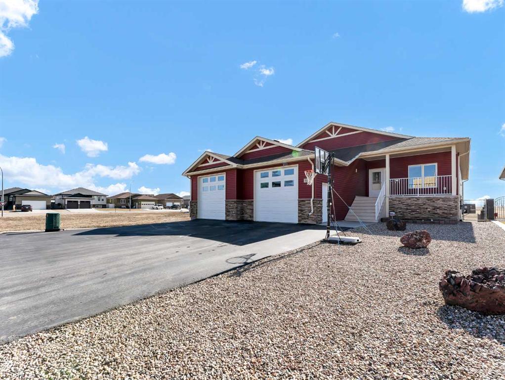 Picture of 916 Maskell Place SE, Redcliff Real Estate Listing