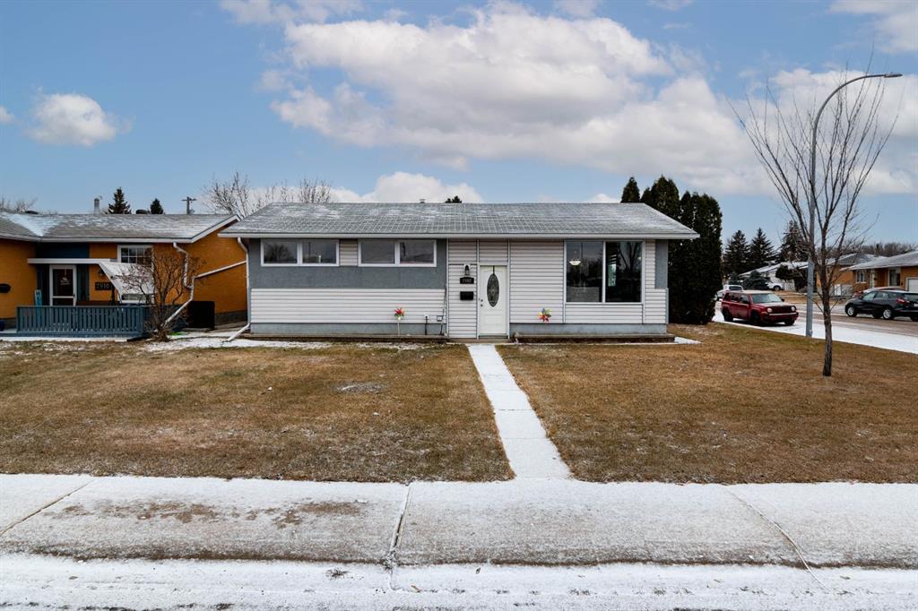 Picture of 2902 Lamb Court SE, Medicine Hat Real Estate Listing