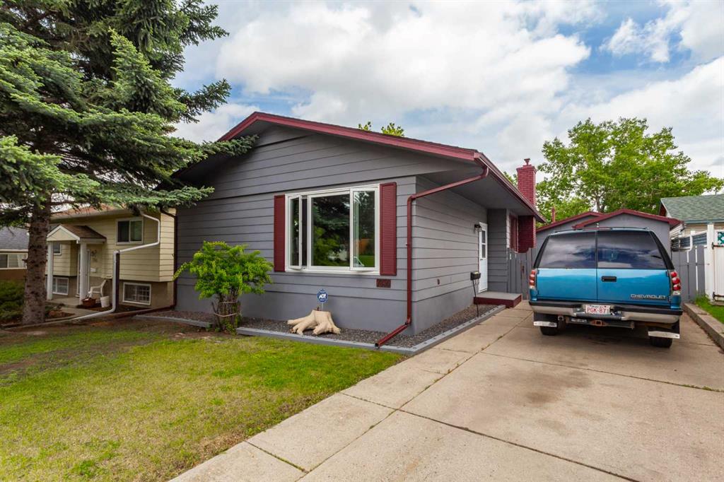 Picture of 7836 Hunterburn Hill NW, Calgary Real Estate Listing