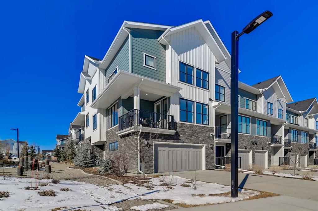 Picture of 52 Crestridge Common SW, Calgary Real Estate Listing