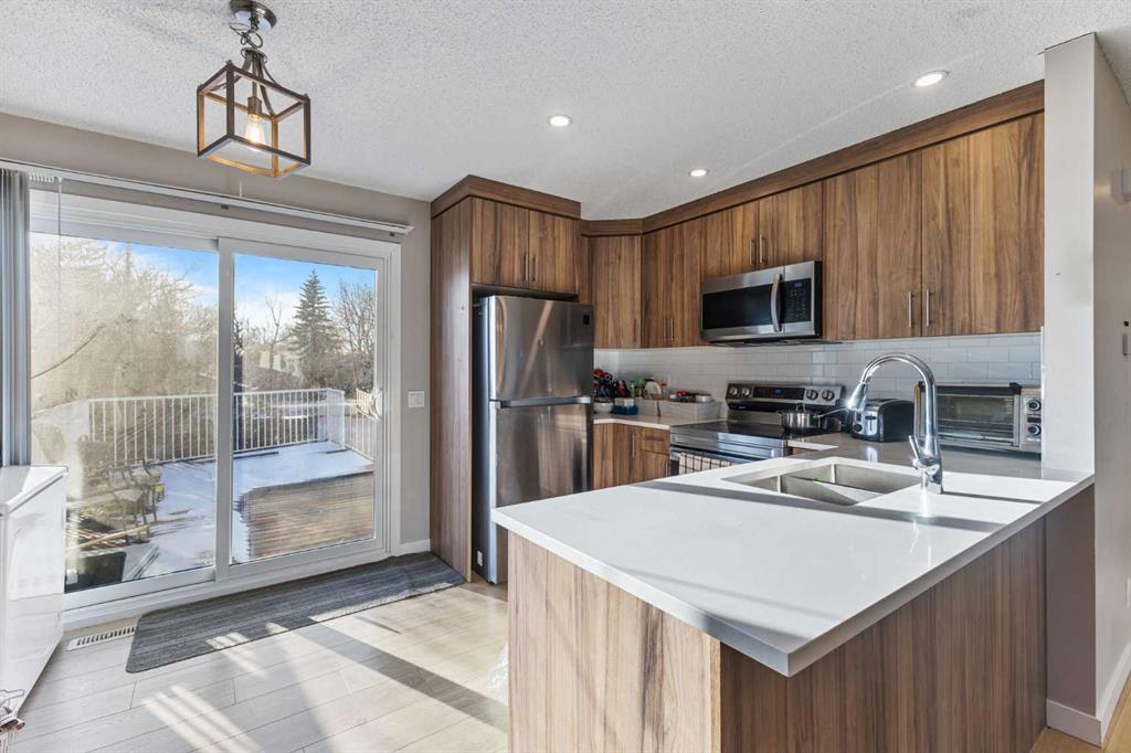 Picture of 3048 33A Street SE, Calgary Real Estate Listing