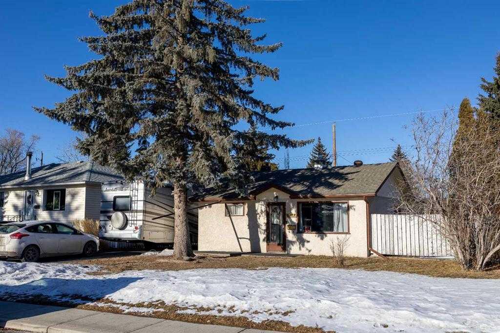 Picture of 6428 33 Avenue NW, Calgary Real Estate Listing