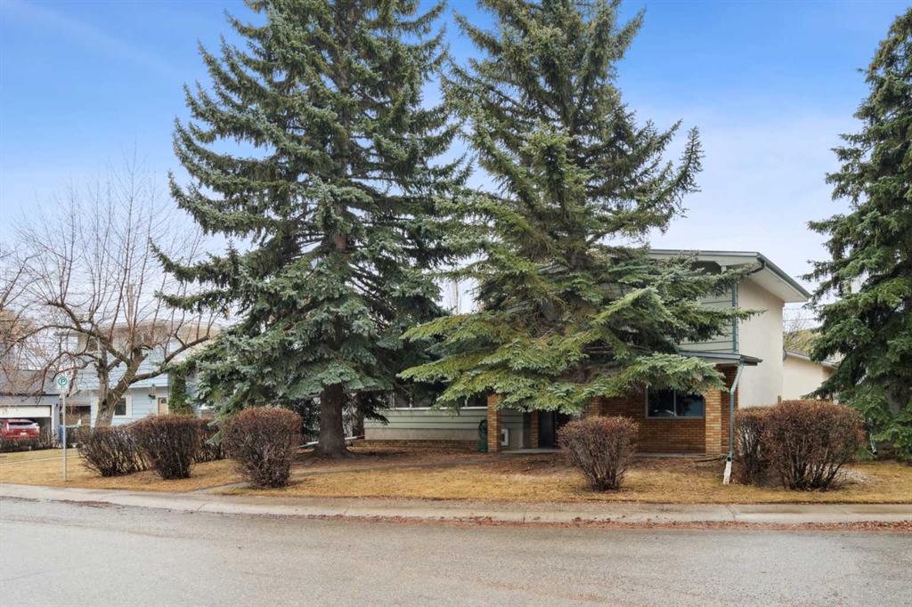 Picture of 11 Gissing Drive SW, Calgary Real Estate Listing