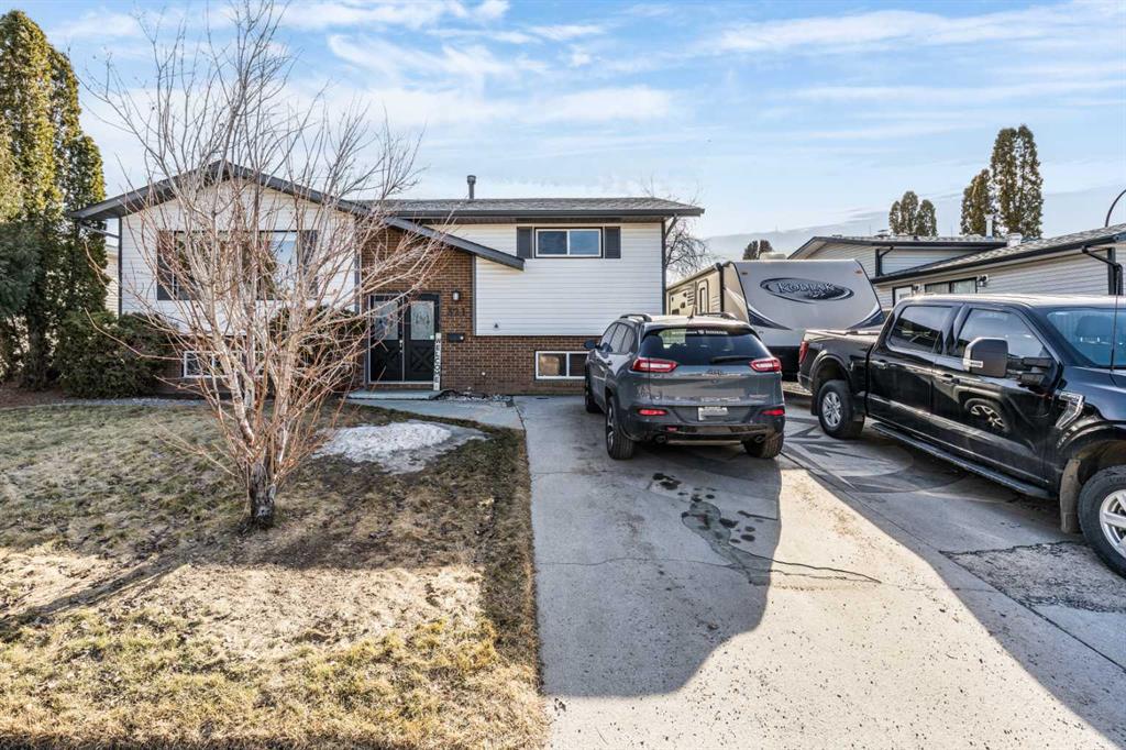 Picture of 321 Ross Glen Drive SE, Medicine Hat Real Estate Listing