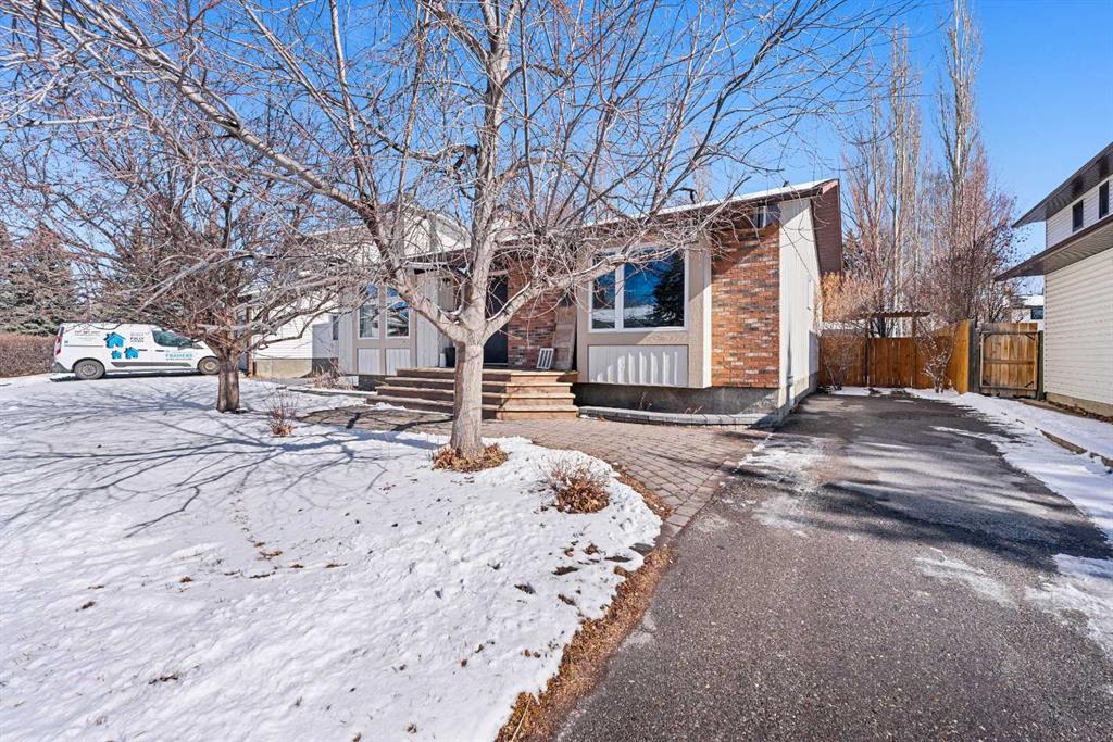 Picture of 331 Woodside Circle SW, Calgary Real Estate Listing