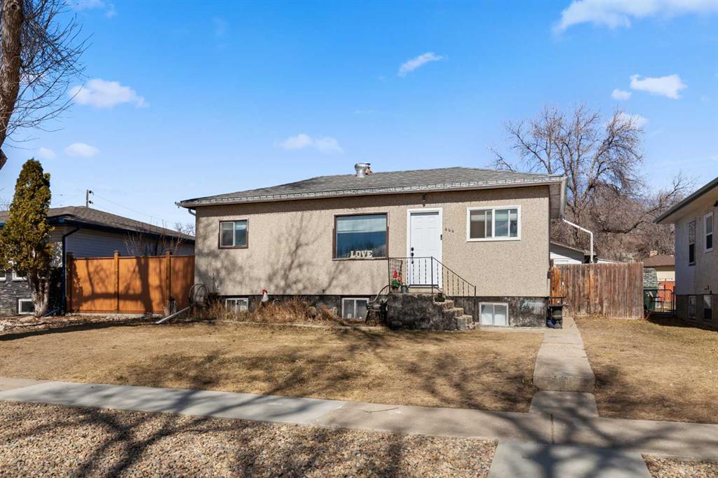 Picture of 444 2 Street NW, Medicine Hat Real Estate Listing